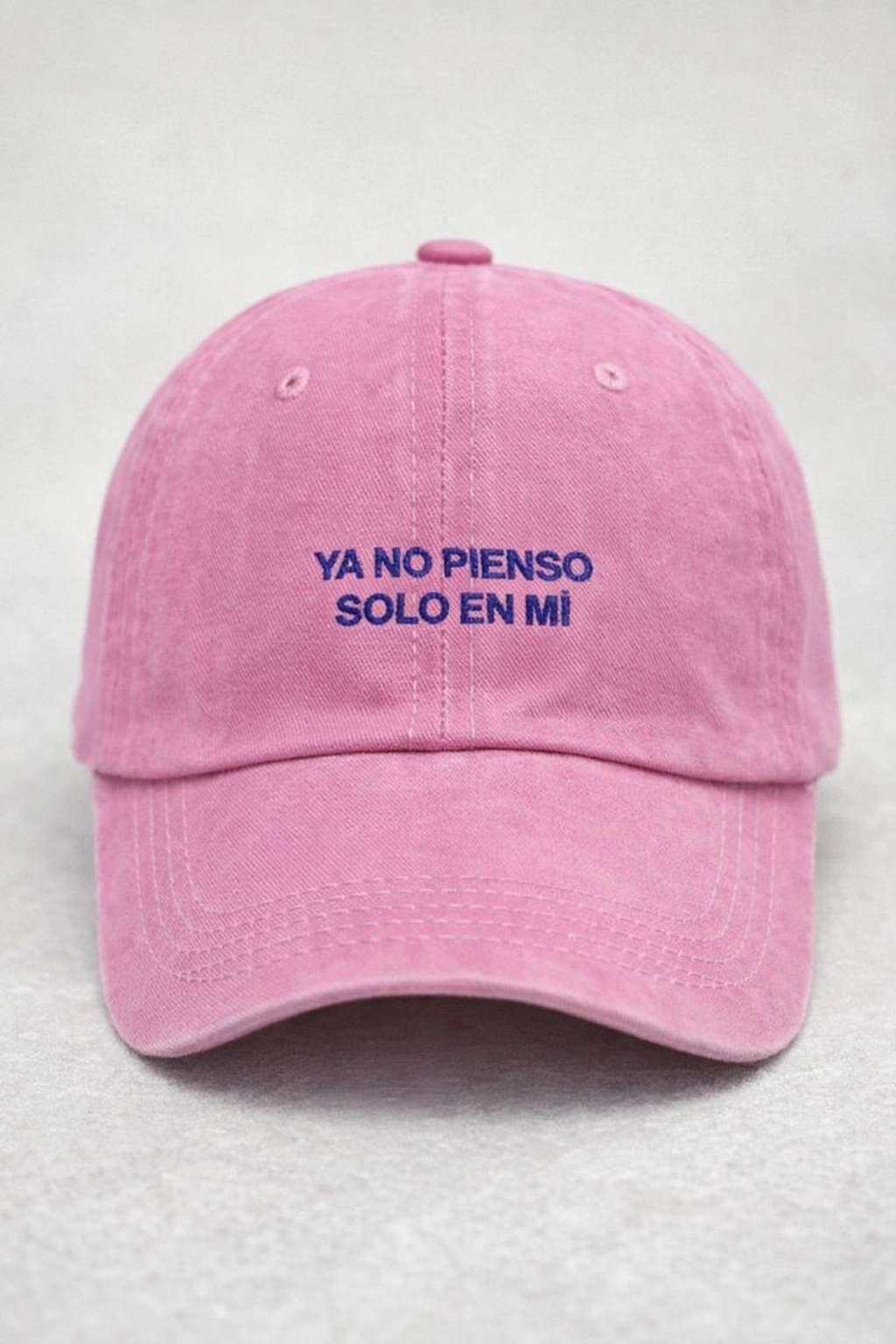 "Ya no pienso solo en mi" Pigment-Dyed Cap (Embroidery)